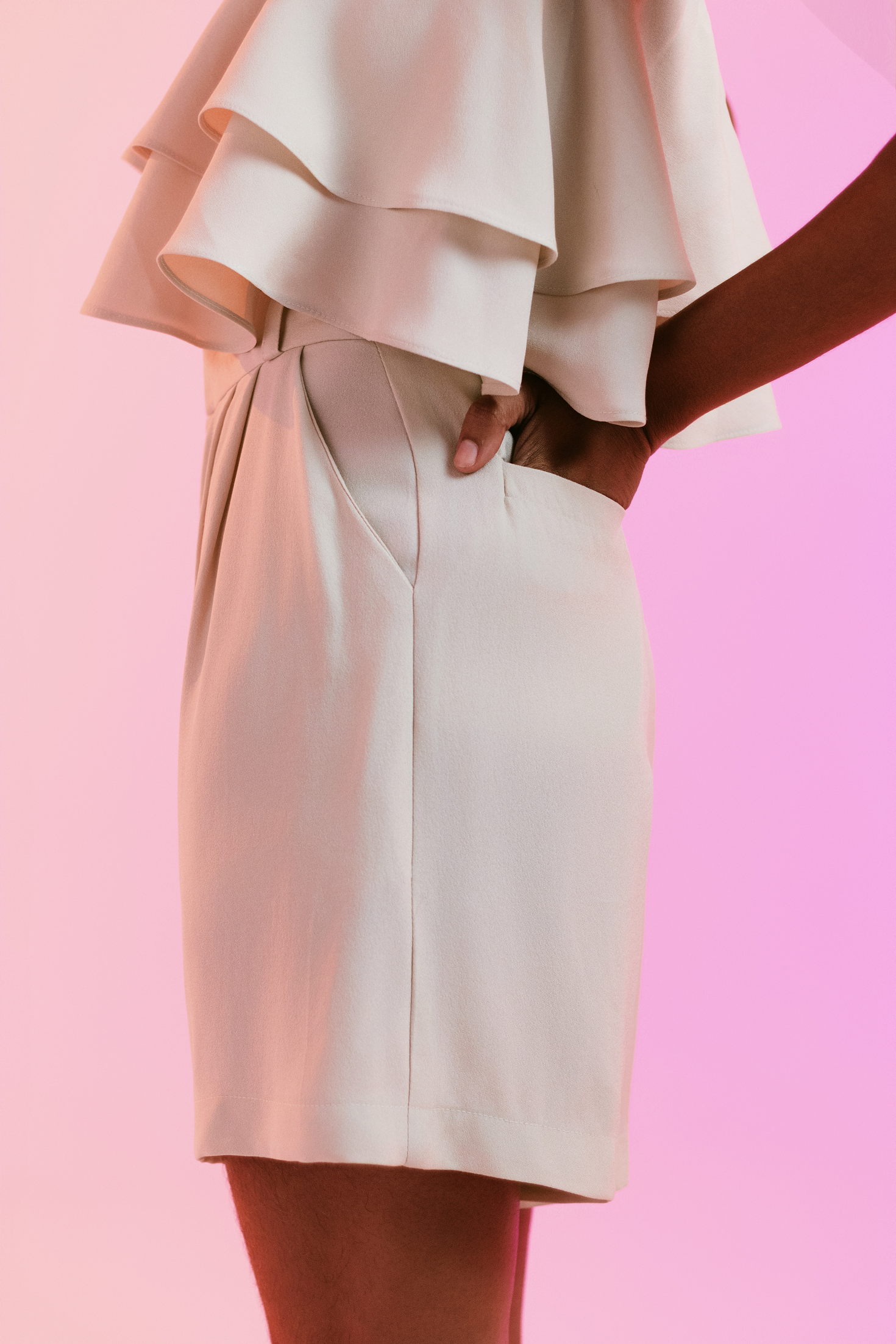 Short Adele Bege Crepe