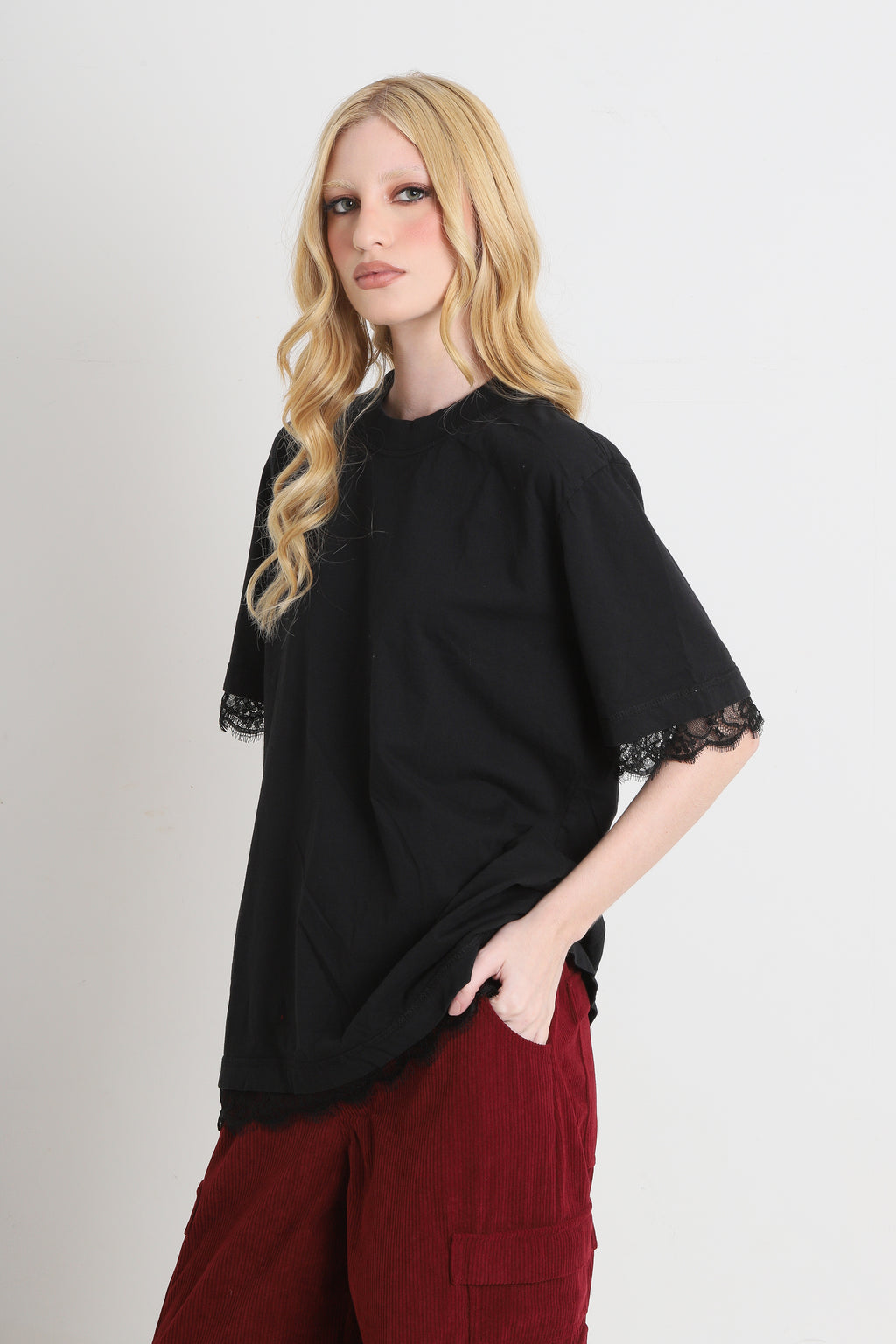 T-shirt Preta com Renda