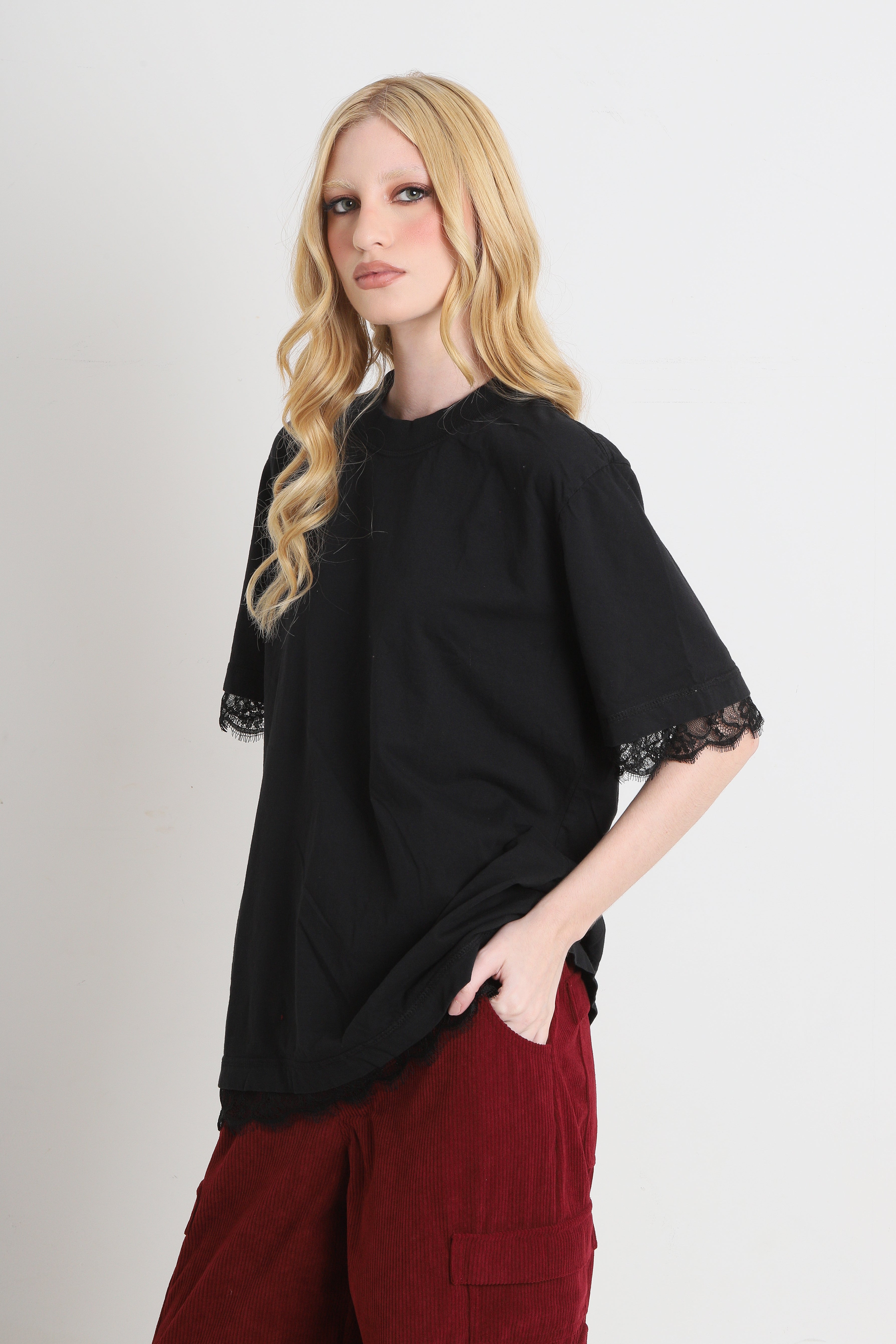 T-shirt Preta com Renda